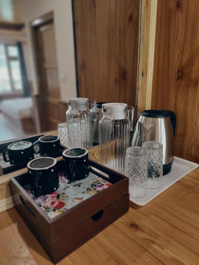 The Woodpecker Inn & Cafe, Jibhi ภายนอก รูปภาพ