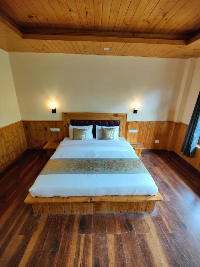 The Woodpecker Inn & Cafe, Jibhi ภายนอก รูปภาพ