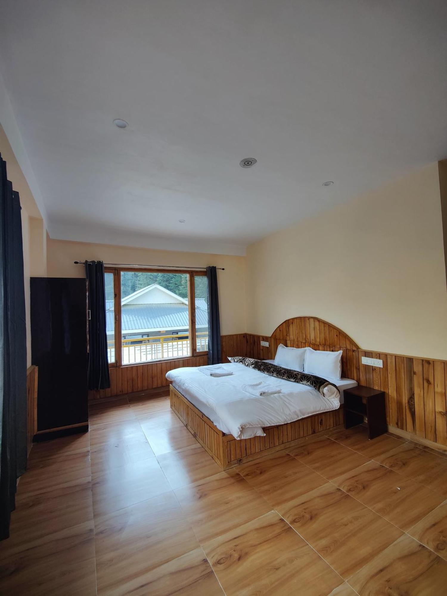 The Woodpecker Inn & Cafe, Jibhi ภายนอก รูปภาพ
