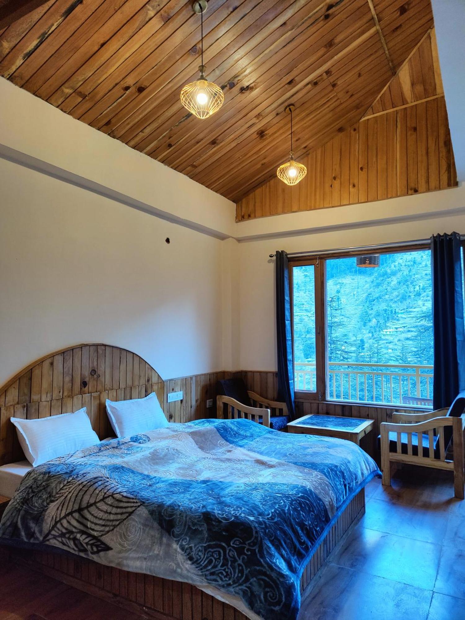 The Woodpecker Inn & Cafe, Jibhi ภายนอก รูปภาพ